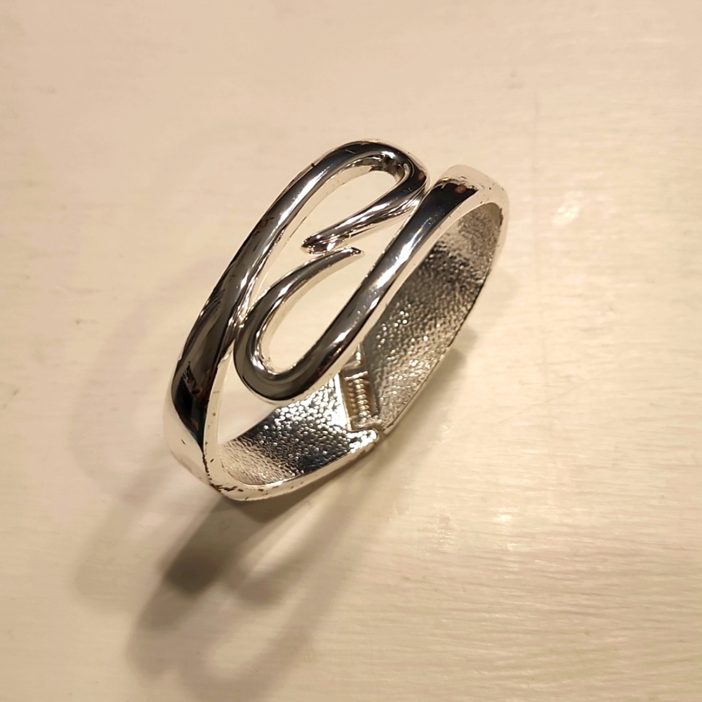 Silver Tone Open Teardrop Hinge Bracelet